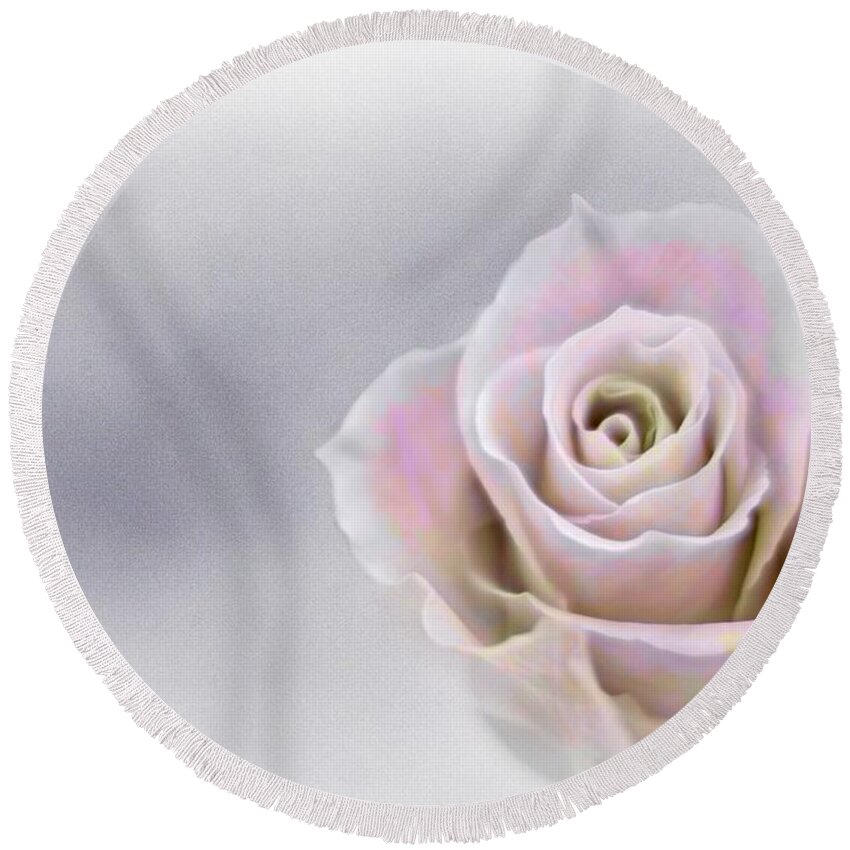 Flower Round Beach Towel featuring the photograph Beginning Fade by Ches Black