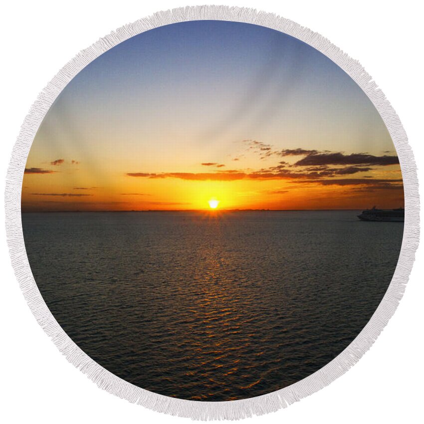 Seascape Round Beach Towel featuring the photograph Belize Sunset by Marlo Horne