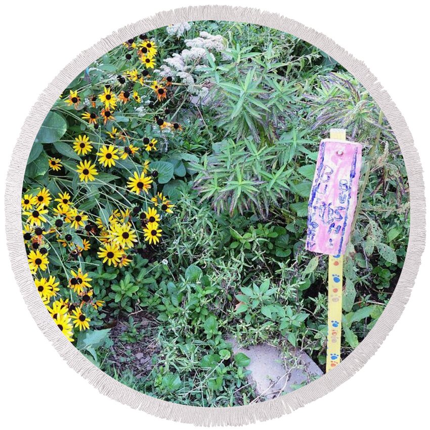 Black Eyed Susan Round Beach Towel featuring the photograph Butterfly Bush by Beth Williams