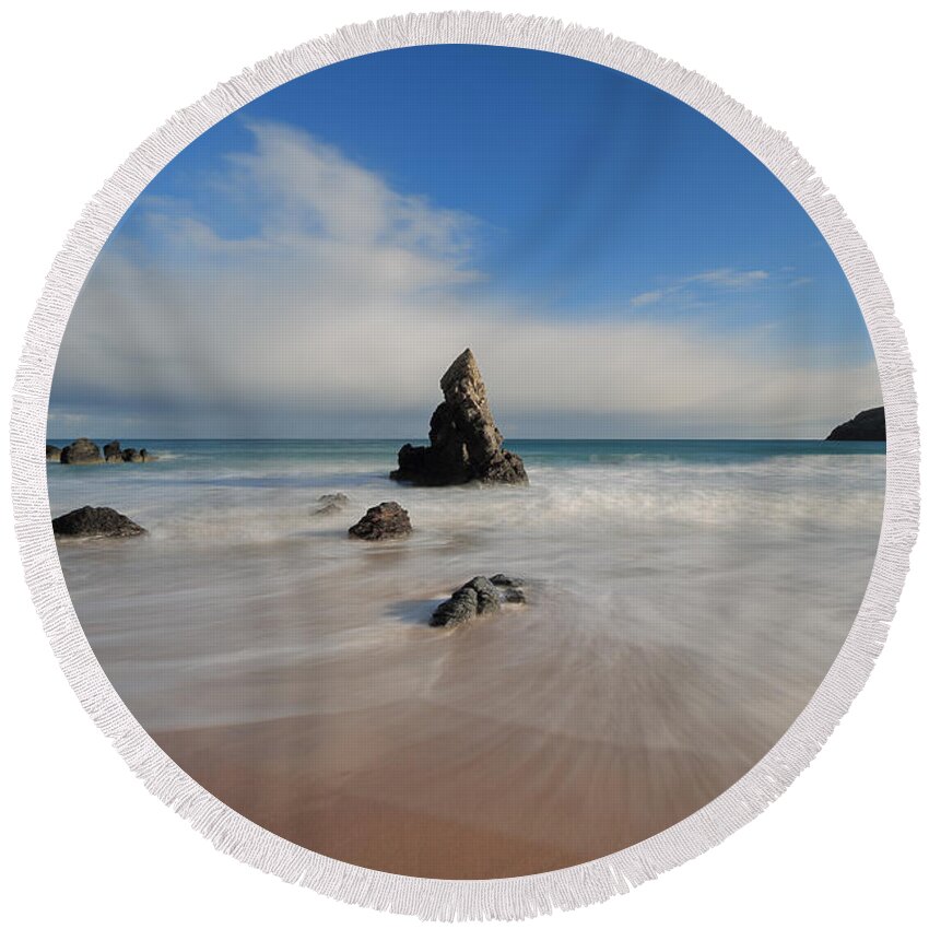 Durness Round Beach Towel featuring the photograph Blue Skies Above Sango Bay by Maria Gaellman