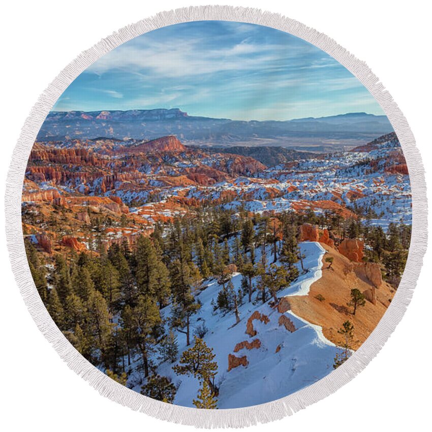 Natioanl Park Round Beach Towel featuring the photograph Bryce Canyon by Jonathan Nguyen
