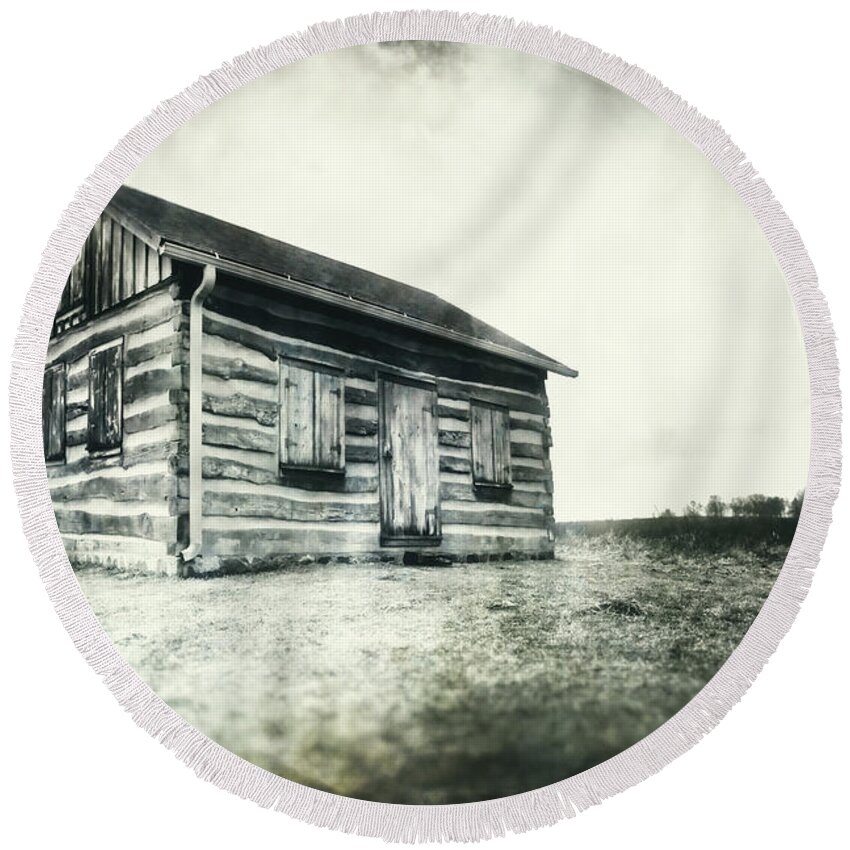 Jennifer Rondinelli Reilly Round Beach Towel featuring the photograph Cabin near Paradise Springs - Kettle Moraine State Forest by Jennifer Rondinelli Reilly - Fine Art Photography