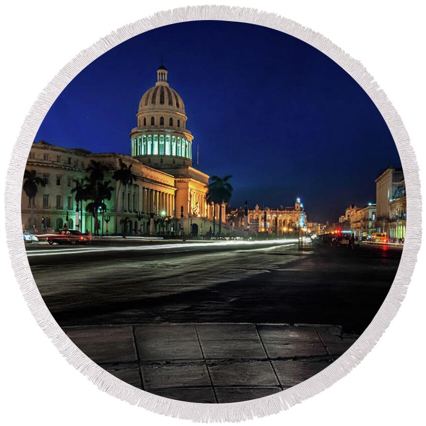 Cuba Round Beach Towel featuring the photograph Capitalinas noches by Jose Rey