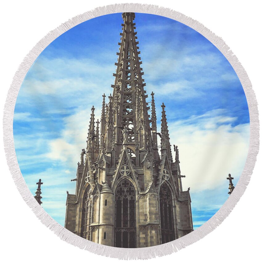 Barcelona Round Beach Towel featuring the photograph Catedral de Barcelona by Colleen Kammerer