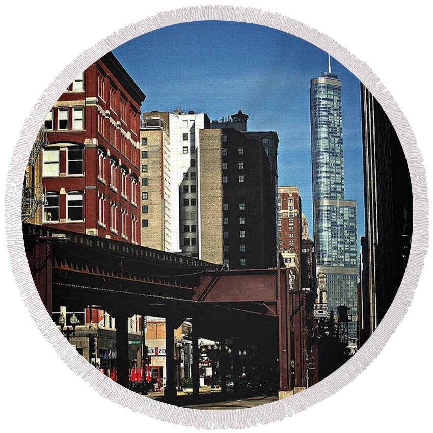 Frank-j-casella Round Beach Towel featuring the photograph Chicago L Between the Walls by Frank J Casella