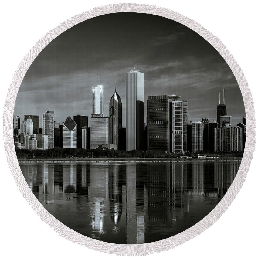 Winterpacht Round Beach Towel featuring the photograph Chicago Lake Front by Miguel Winterpacht