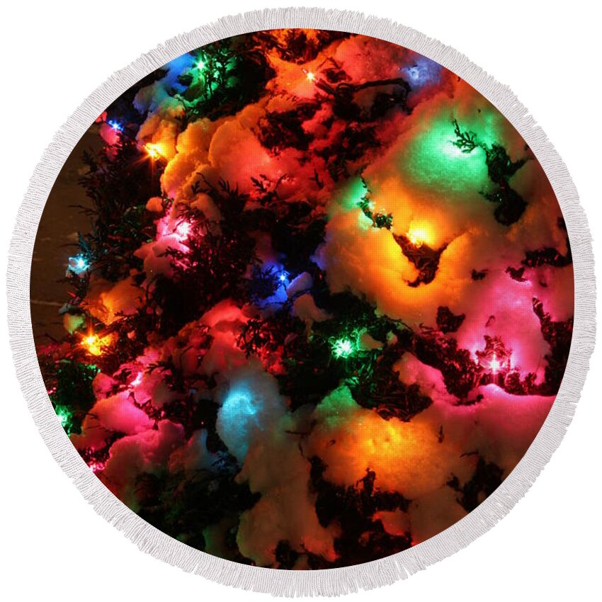 Twas The Night Before Christmas Round Beach Towel featuring the photograph Christmas Lights ColdPlay by Wayne Moran