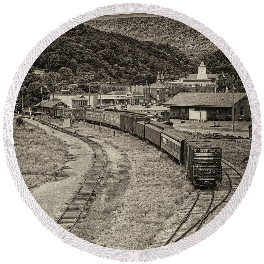 Chesepeake & Ohio Railroad Depot Round Beach Towel featuring the photograph Clifton Forge Railroad Yard by Jurgen Lorenzen