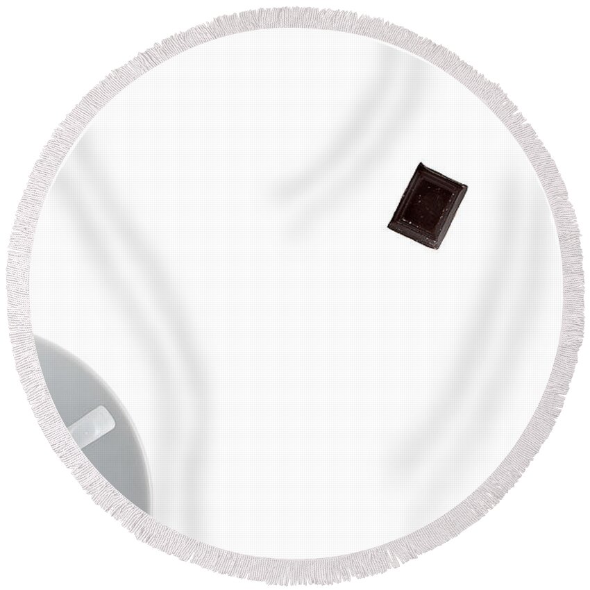 Au Lait Round Beach Towel featuring the photograph Coffee and Chocolade by Gert Lavsen