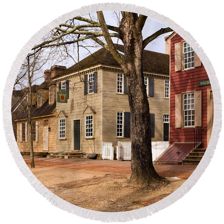 Duke Of Gloucester Street Round Beach Towel featuring the photograph Colonial Street Scene by Sally Weigand