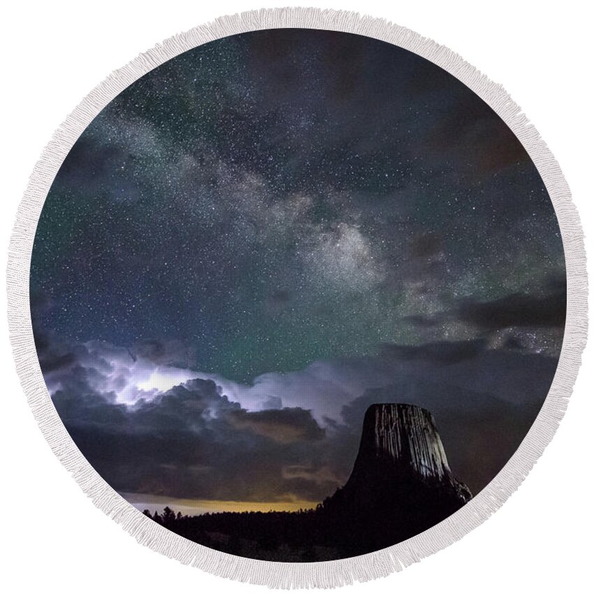 Devils Tower Round Beach Towel featuring the photograph Convergence I by Greni Graph