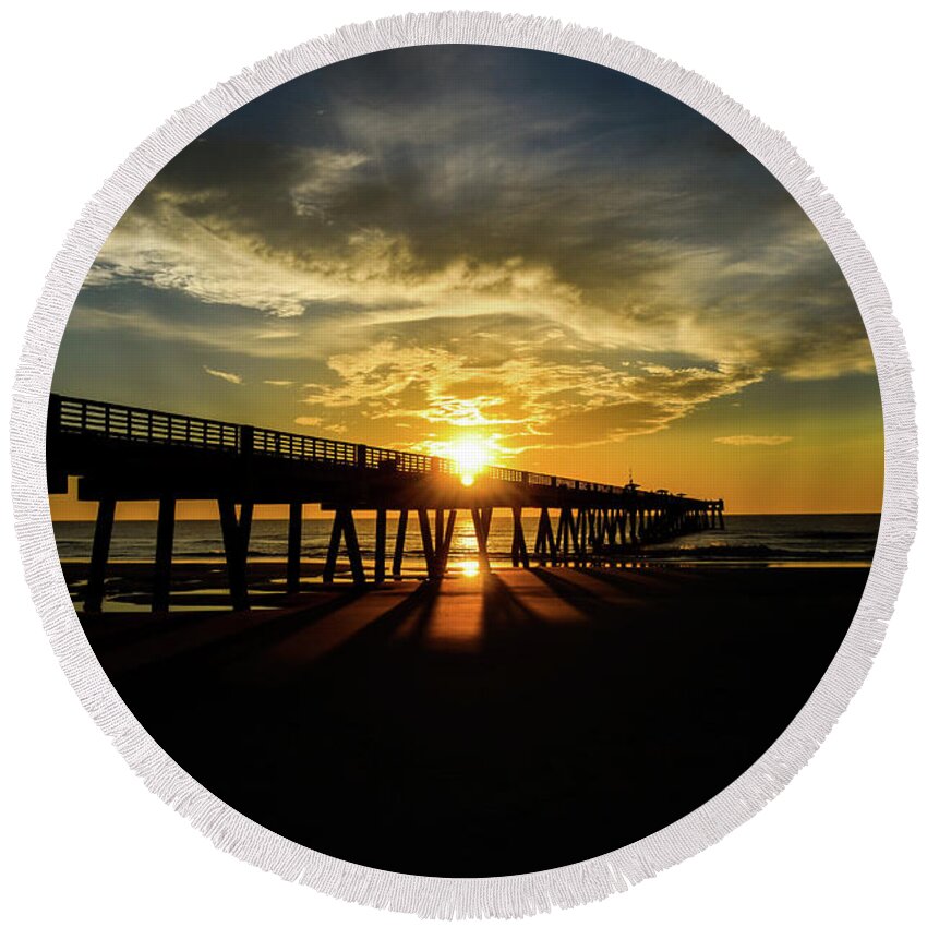 Sunrise Round Beach Towel featuring the photograph Cool Rise by Bradley Dever