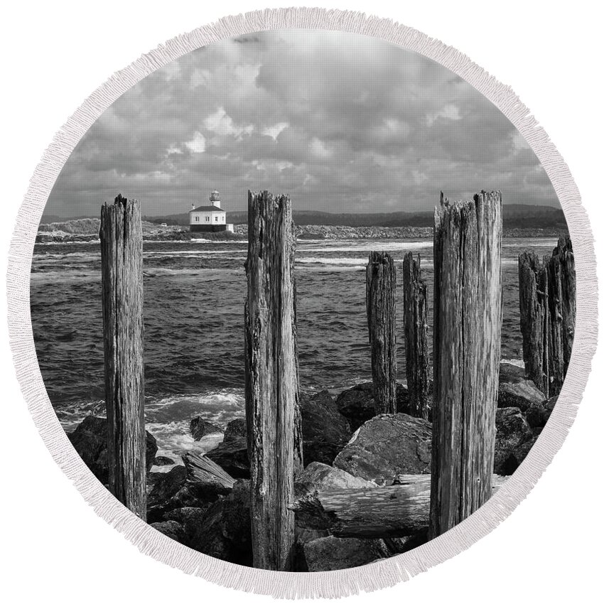 Bandon Oregon Round Beach Towel featuring the photograph Coquille Lighthouse by Steven Clark