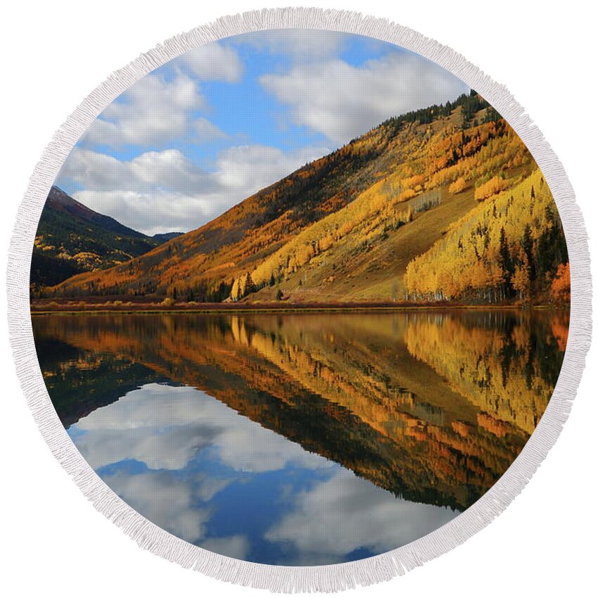 Crystal Round Beach Towel featuring the photograph Crystal lake autumn reflection by Jetson Nguyen