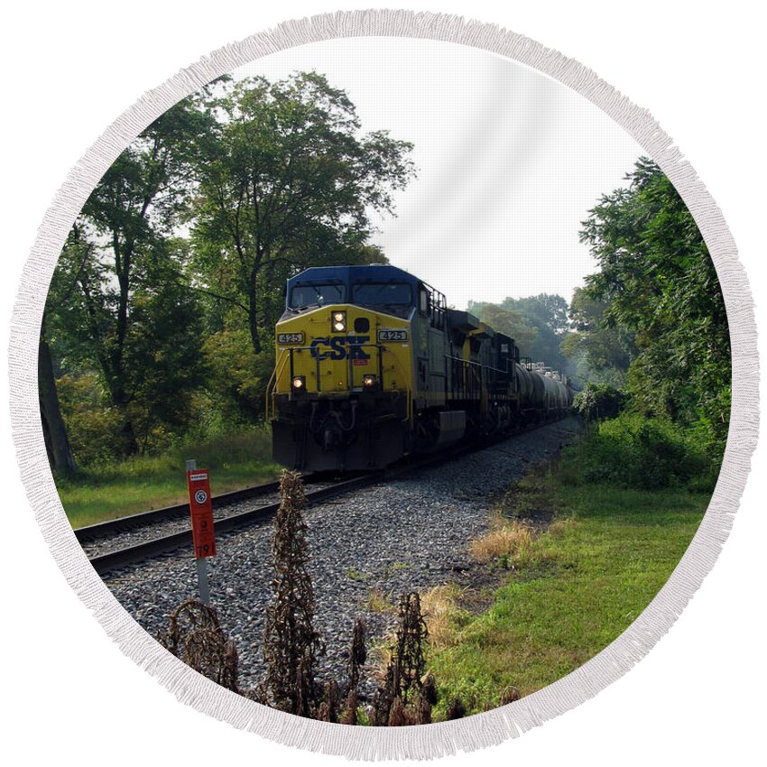 Train Round Beach Towel featuring the photograph CSX 425 Coming Down the Tracks by George Jones