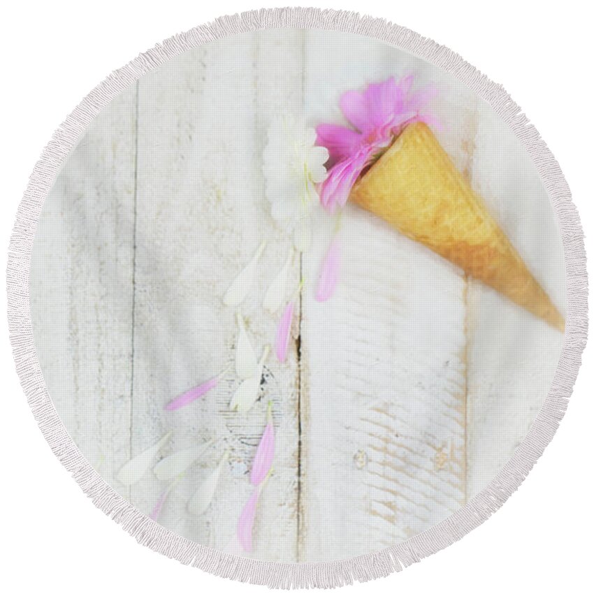 Painterly Round Beach Towel featuring the photograph Daisy Ice Cream Cone by Susan Gary