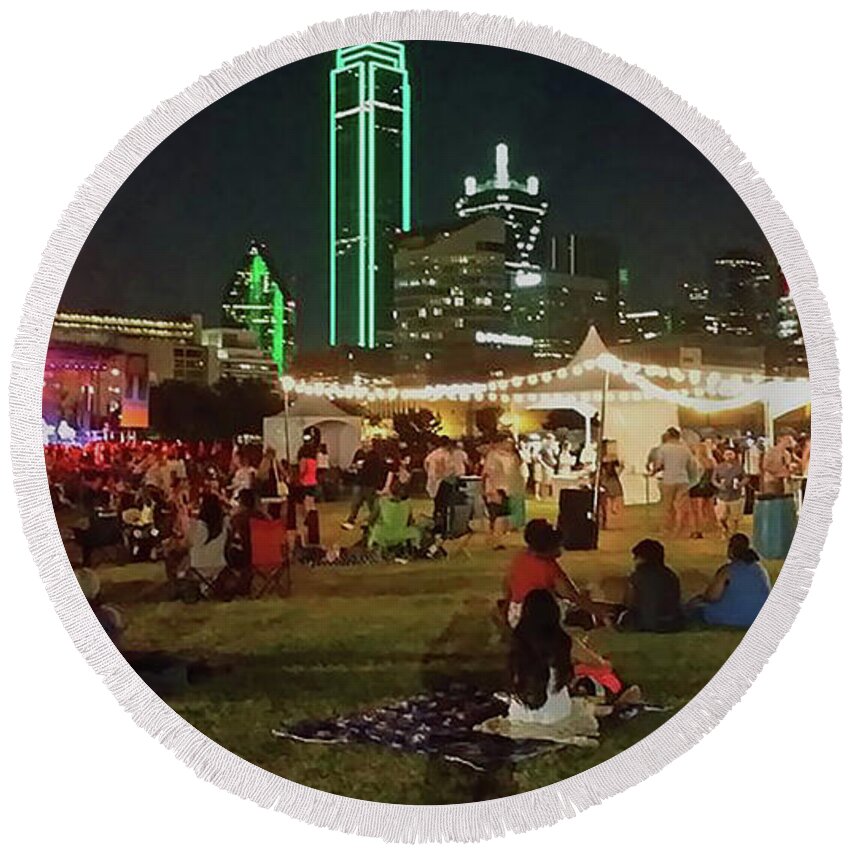 City Lights Round Beach Towel featuring the photograph Dallas Nights by Raquel Gregory