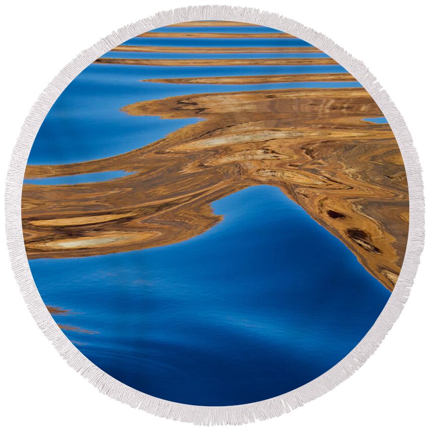 Lake Powell Round Beach Towel featuring the photograph Dancing Water by Kathy McClure