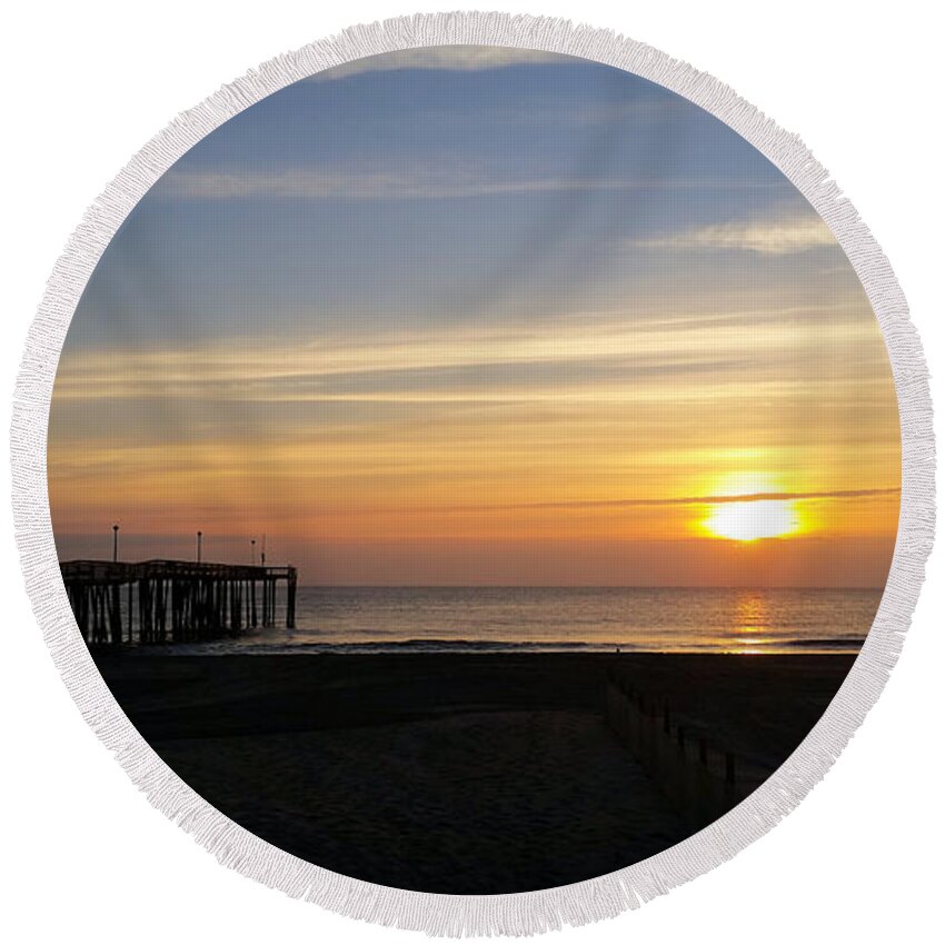 Sun Round Beach Towel featuring the photograph Daybreak At The Pier by Robert Banach