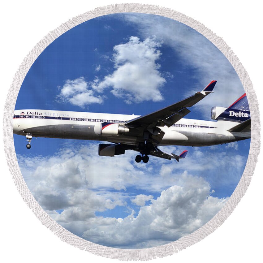 Delta Round Beach Towel featuring the digital art Delta Airlines McDonnell Douglas MD-11 by Airpower Art
