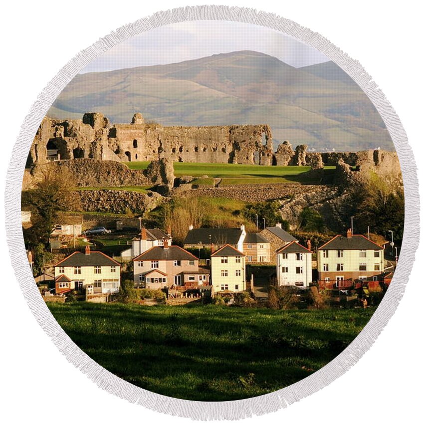 Wales Round Beach Towel featuring the photograph Denbigh Castle by Harry Robertson