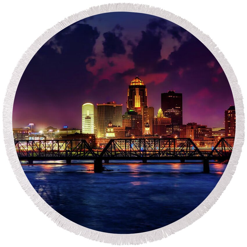 Des Moines Round Beach Towel featuring the photograph Des Moines at Dusk by Mountain Dreams