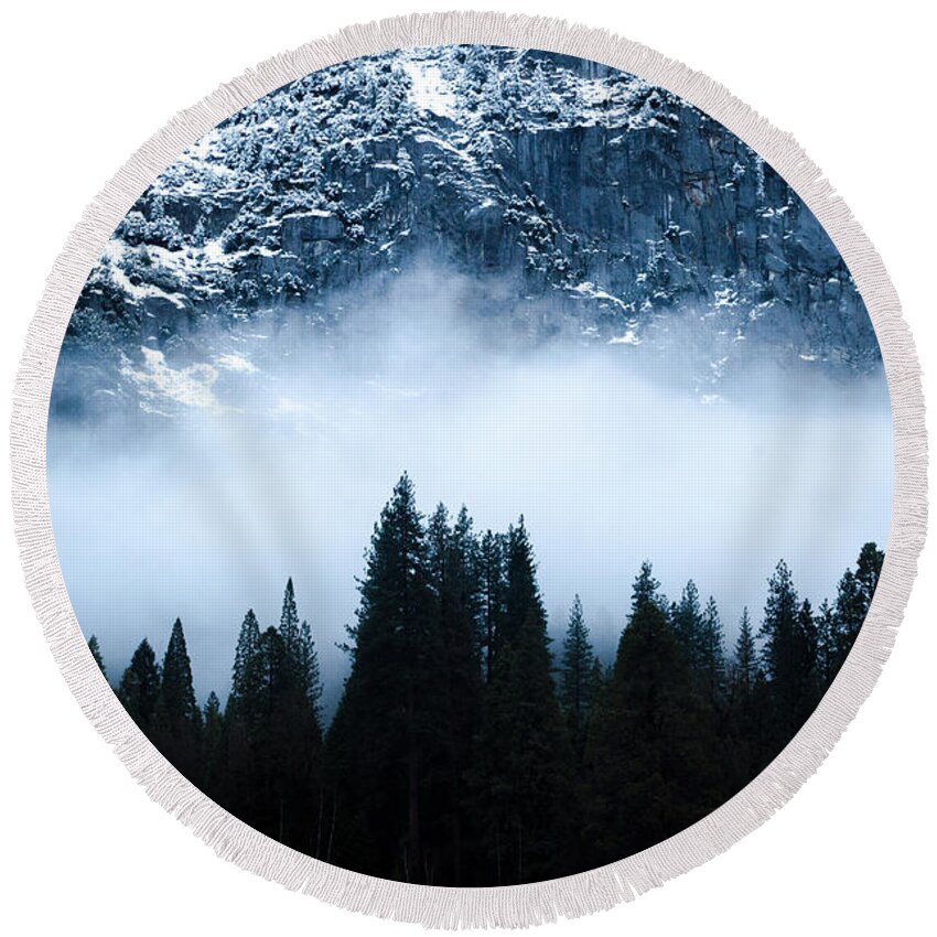 Yosemite Round Beach Towel featuring the photograph Don't Turn Your Back by Wasim Muklashy