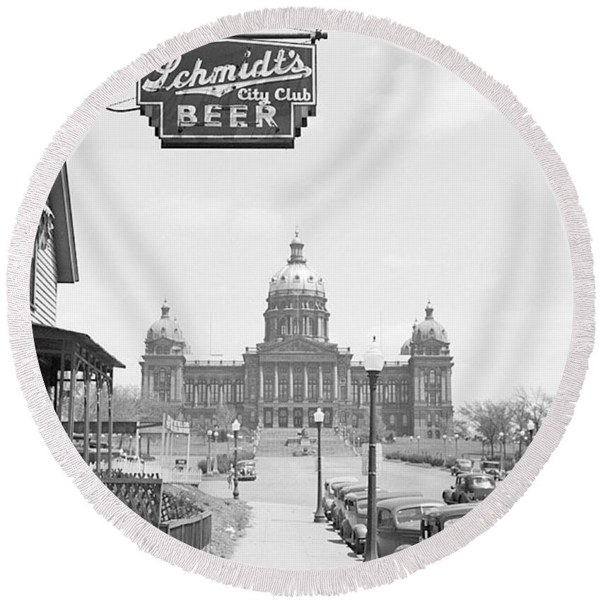 Vintage Round Beach Towel featuring the photograph Downtown Des Moines 2 by Bonfire Photography