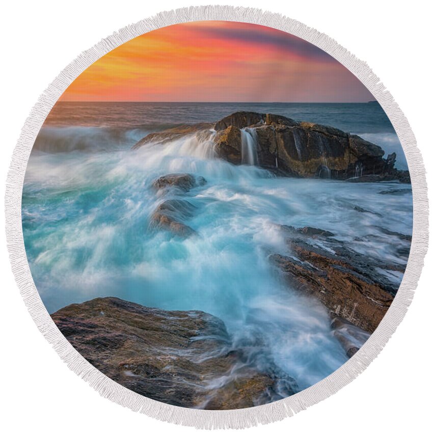 Waves Round Beach Towel featuring the photograph East Coast Light Flow by Darren White