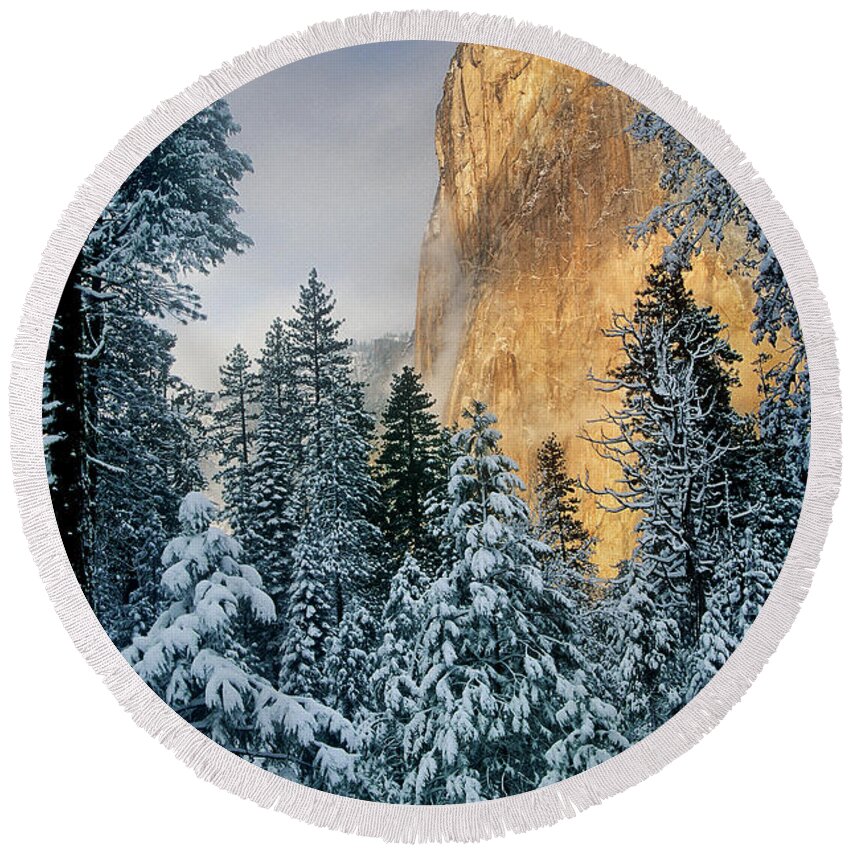 North America Round Beach Towel featuring the photograph El Capitan on a Winter Morning Yosemite National Park California by Dave Welling