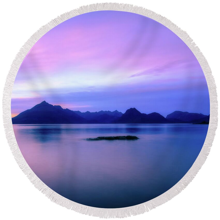 Elgol Round Beach Towel featuring the photograph Elgol Sunset by Rob Davies