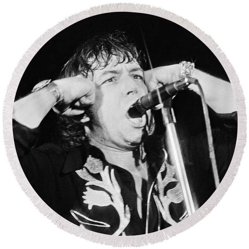 Dutch Round Beach Towel featuring the photograph Eric Burdon in concert-1 by Casper Cammeraat