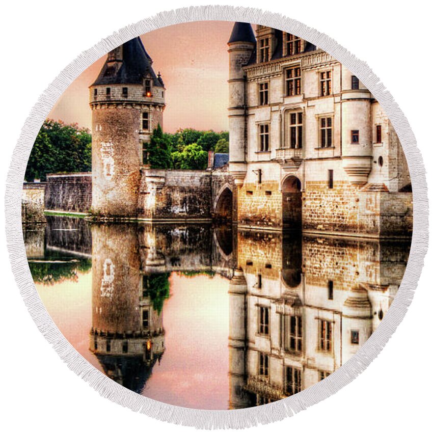 Chateau De Chenonceau Round Beach Towel featuring the photograph Evening at Chenonceau Castle by Weston Westmoreland