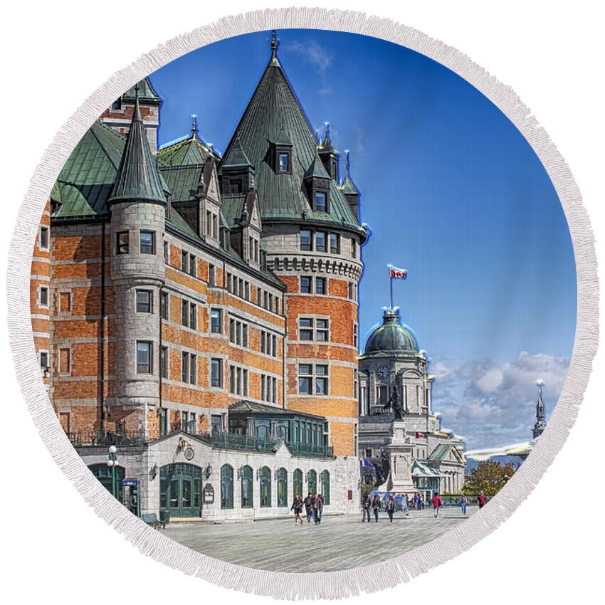 Stereoscopic Round Beach Towel featuring the photograph Fairmont Le Chateau Frontenac by Carlos Diaz