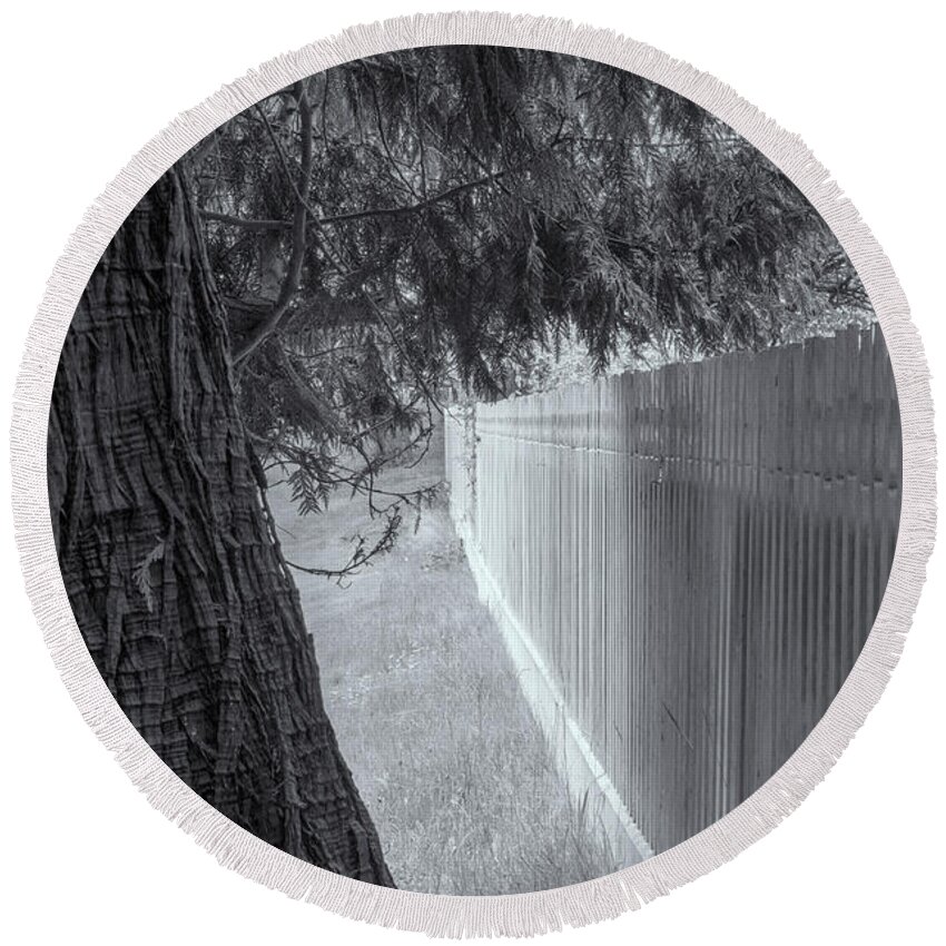 Oregon Coast Round Beach Towel featuring the photograph Fence In Black And White by Tom Singleton