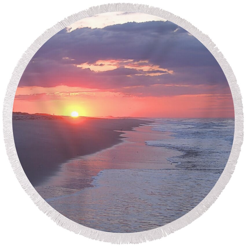 Sunrise Round Beach Towel featuring the photograph First Daylight by Newwwman
