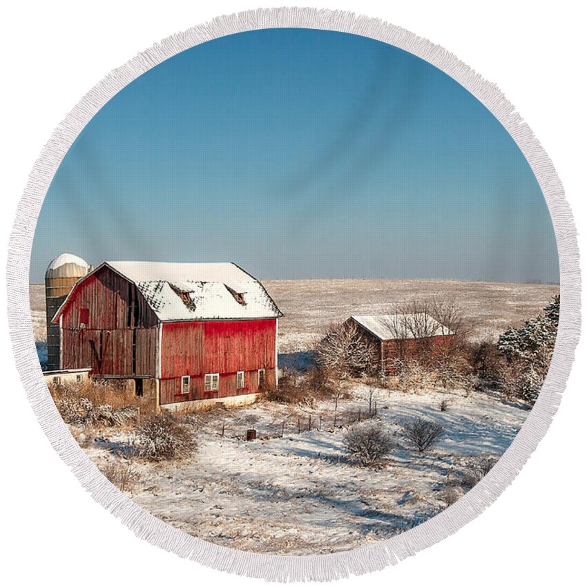 Barn Round Beach Towel featuring the photograph Forgotten Farm by Todd Klassy