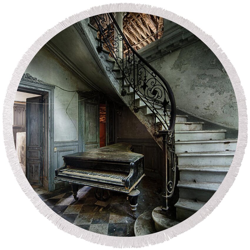 Abandoned Round Beach Towel featuring the photograph The sound of decay - abandoned piano by Dirk Ercken
