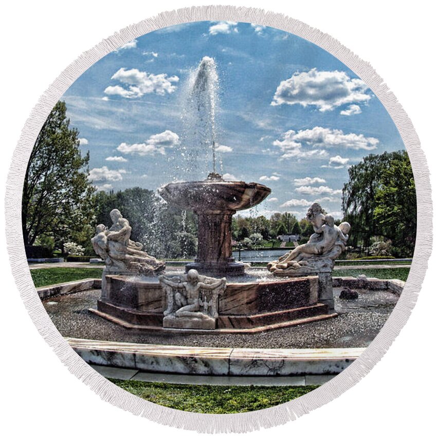 Fountain Round Beach Towel featuring the photograph Fountain - Cleveland Museum of Art by Mark Madere