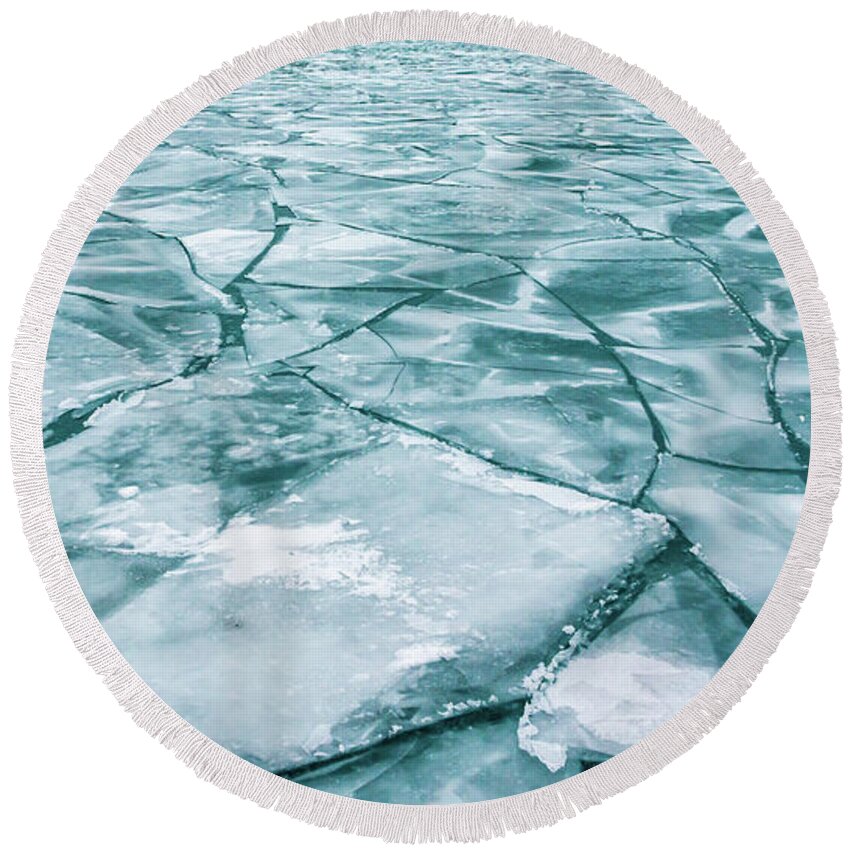 Usa Round Beach Towel featuring the photograph Frozen lake by Framing Places