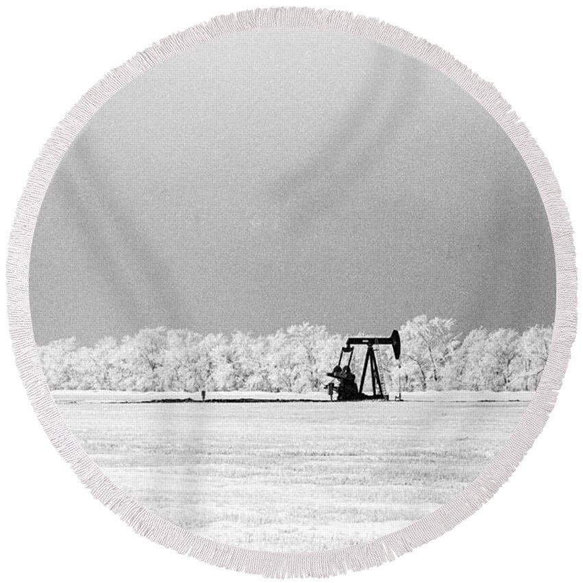 Oil Pump In North Dakota Winter Round Beach Towel featuring the photograph Frozen Oil Field by William Kimble