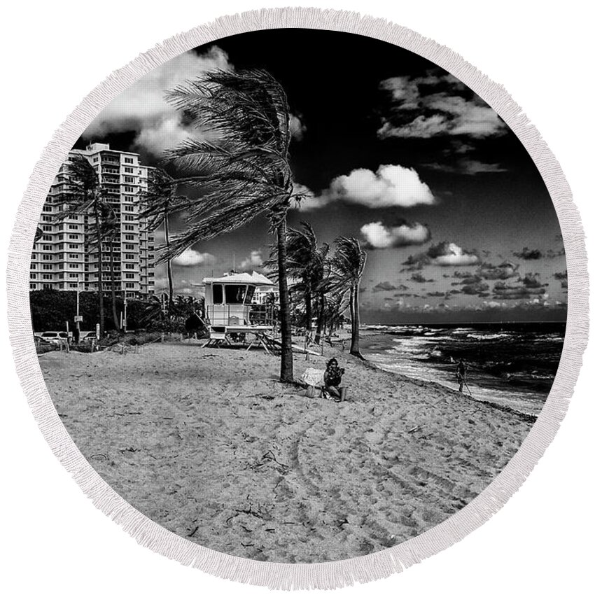 Storm Round Beach Towel featuring the photograph Ft Lauderdale by Kevin Cable