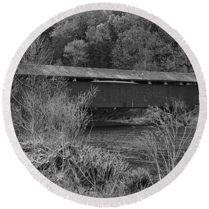 Covered Round Beach Towel featuring the photograph Geiger Covered Bridge b/w by Jennifer Ancker