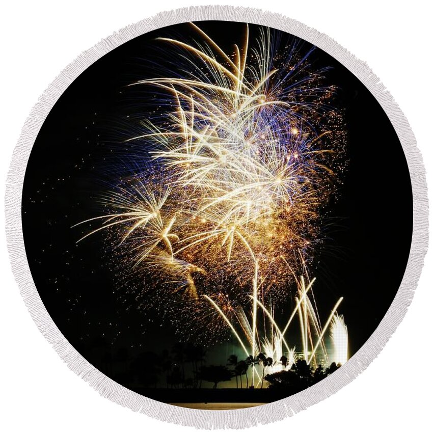 Fireworks Round Beach Towel featuring the photograph Gold Flecked 4th of July by Craig Wood