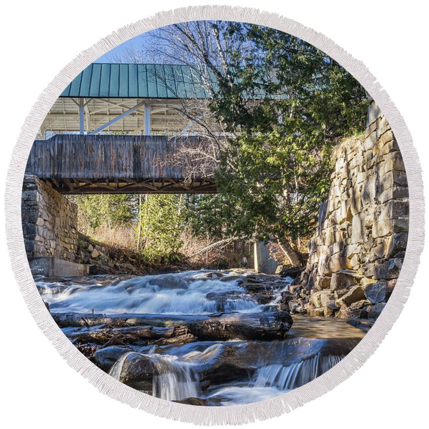 Covered Bridge Round Beach Towel featuring the photograph Greenbank Hollow Covered Bridge by Tim Kirchoff