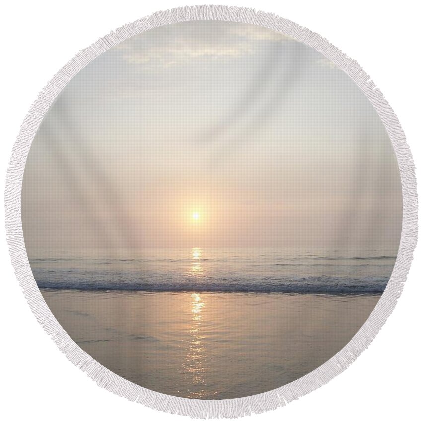 Fine Art Round Beach Towel featuring the photograph Hampton Beach Sunrise by Eunice Miller