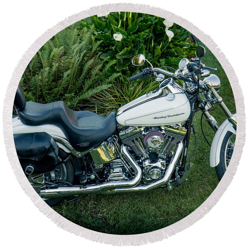 Motorcycle Round Beach Towel featuring the photograph Harley-Davidson Softail Deuce 2004 by E Faithe Lester