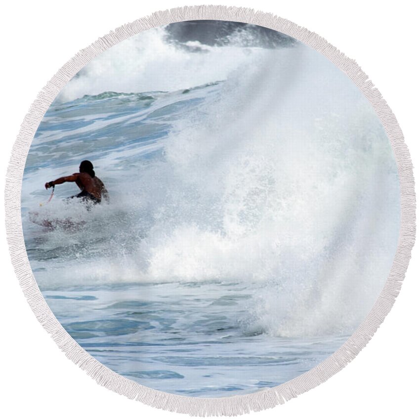 Hawaiian Surfer Round Beach Towel featuring the photograph Hawaiian Surfer by Frank Wilson