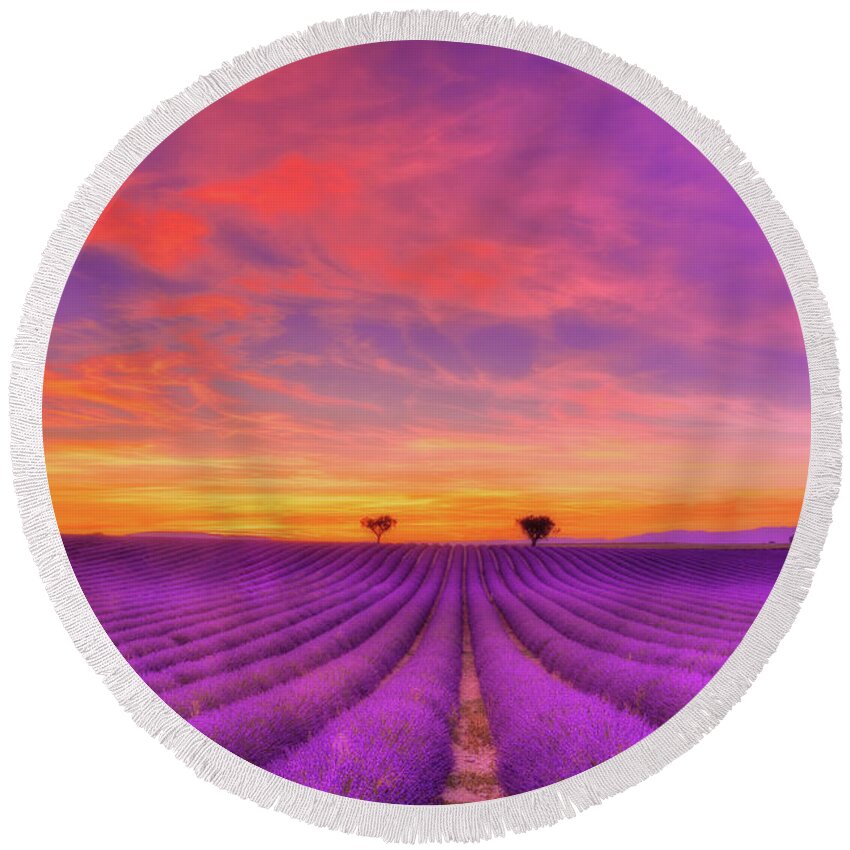  Sunset Round Beach Towel featuring the photograph Heart To Heart by Midori Chan