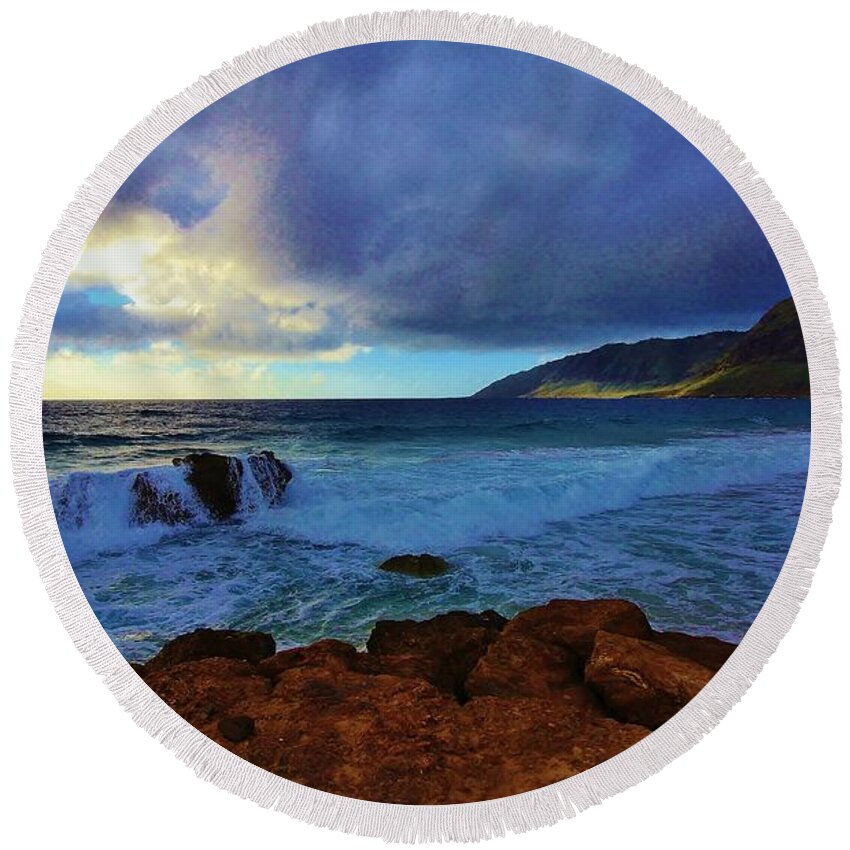 Hawaii Round Beach Towel featuring the photograph High Tide at Pray for Sex Beach by Craig Wood